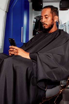 Barber Strong The Hands Free Barber Cape Solid Black