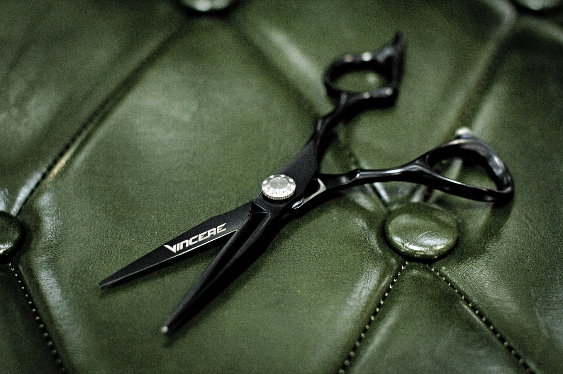 Vincere Hades Black Scissors 6"