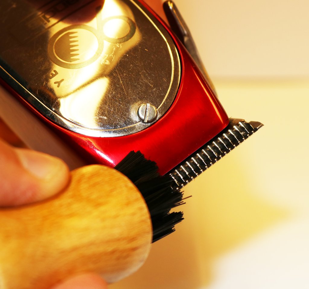 Irving Barber Co. Blade & Attachment Brush