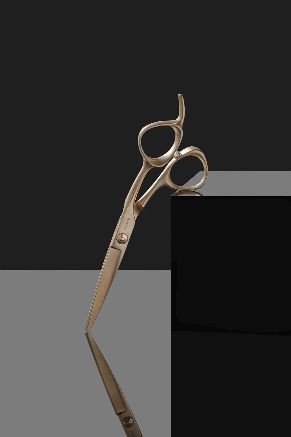 Fromm Defy Gold Scissor 5.75"