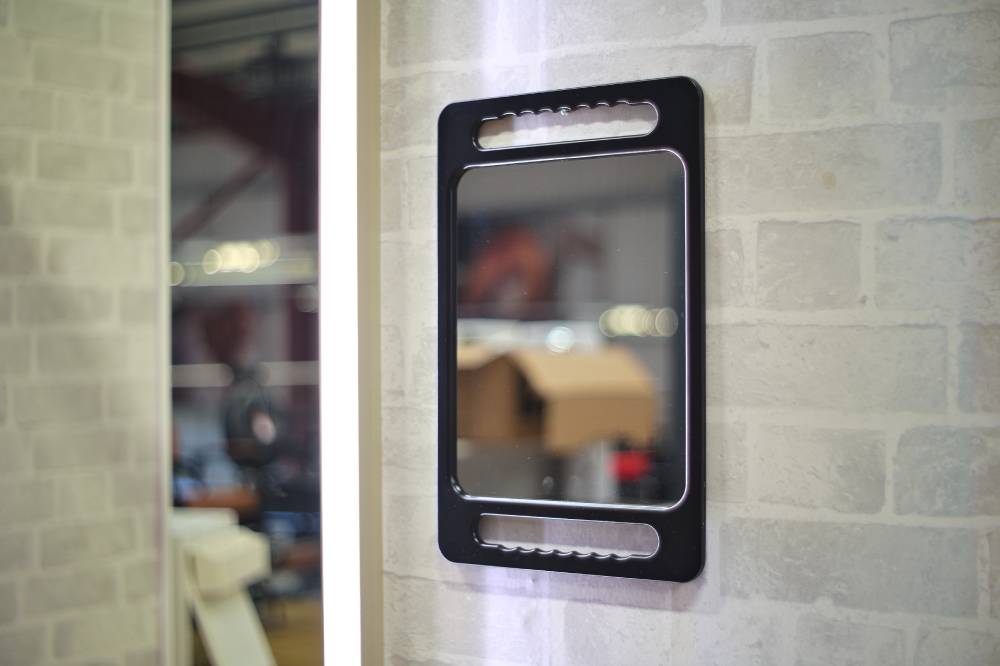 Hair Theory Back Mirror Black